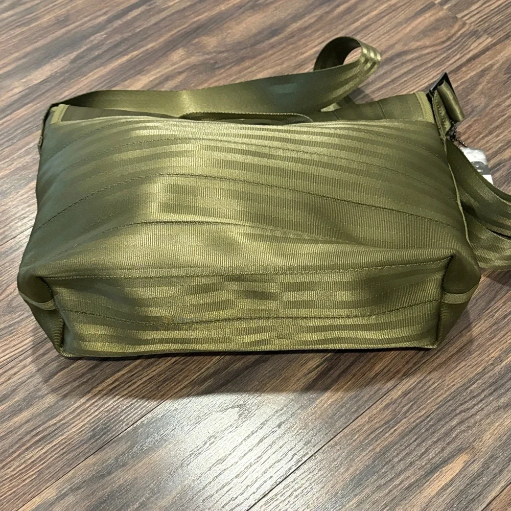 NWT- Harveys Forest Green Men’s Messenger Bag - Picture 5 of 11